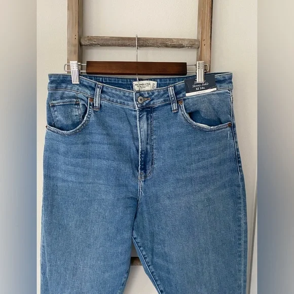 NWT - Abercrombie - Women's High Rise Skinny Jean in
Medium Wash - Size 32XL - Picture 9 of 12